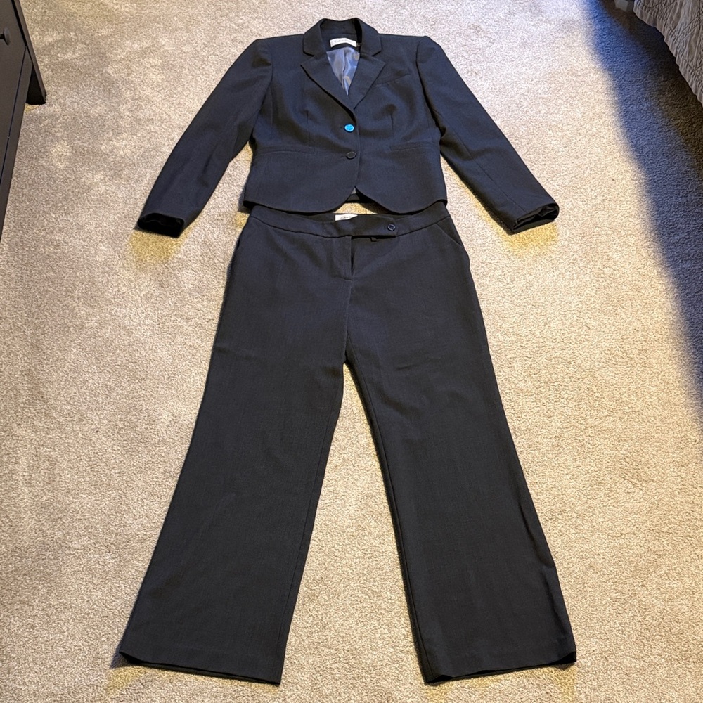 Calvin Klein trendy grey wide leg pantsuit